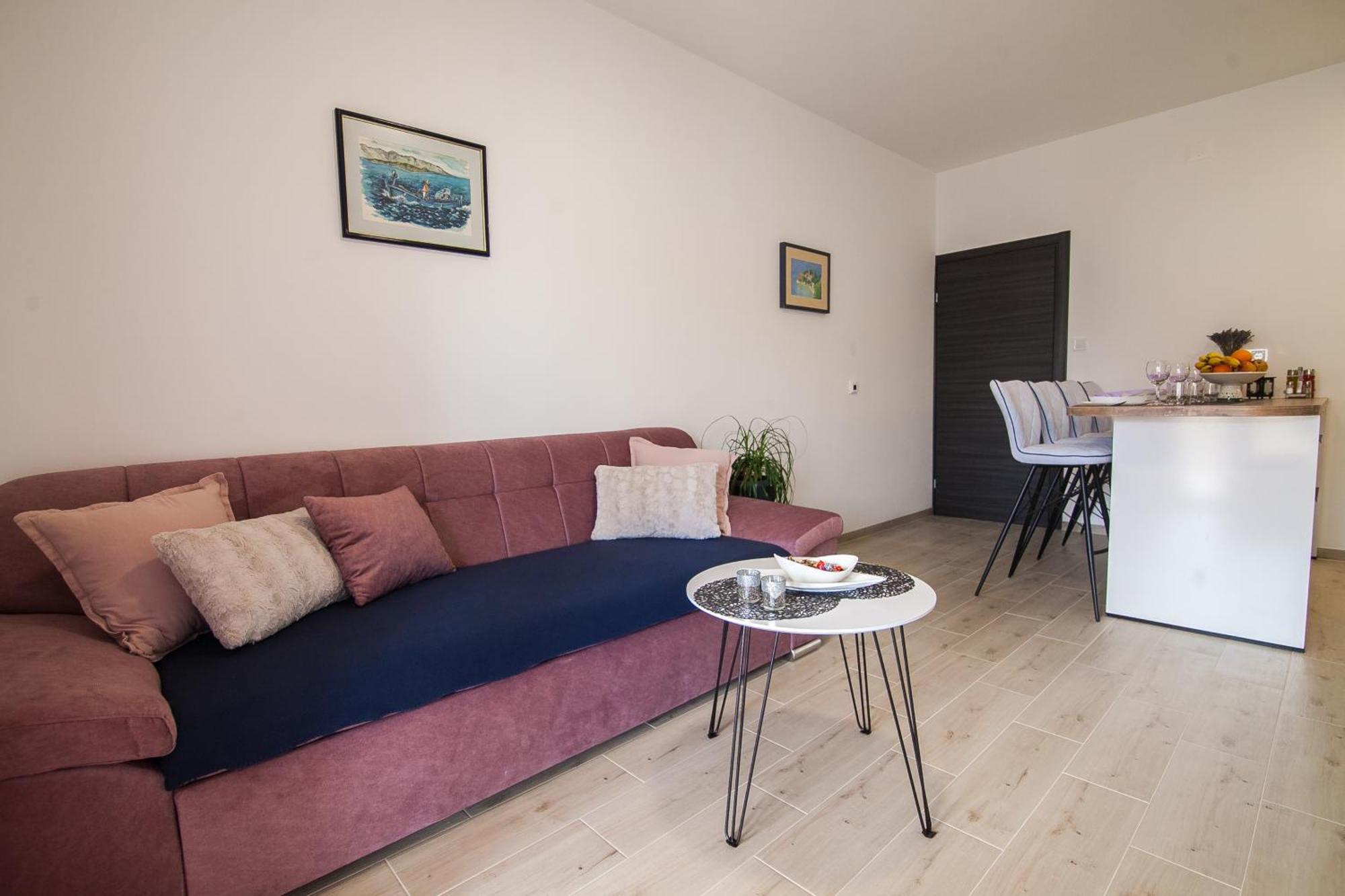 Family Apartments Brach Bol Exterior foto