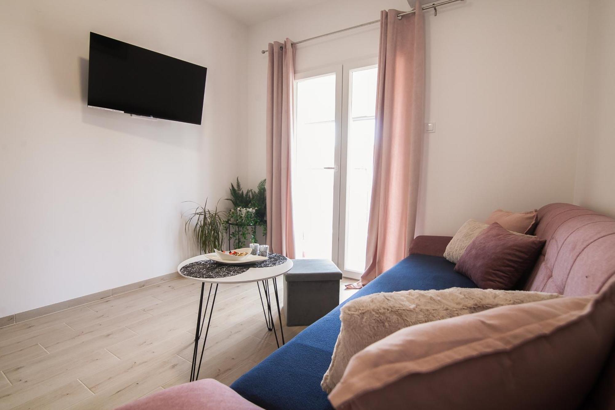 Family Apartments Brach Bol Exterior foto